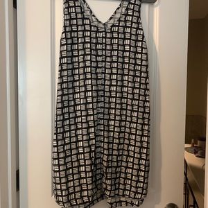 Black and white printed tunic dress